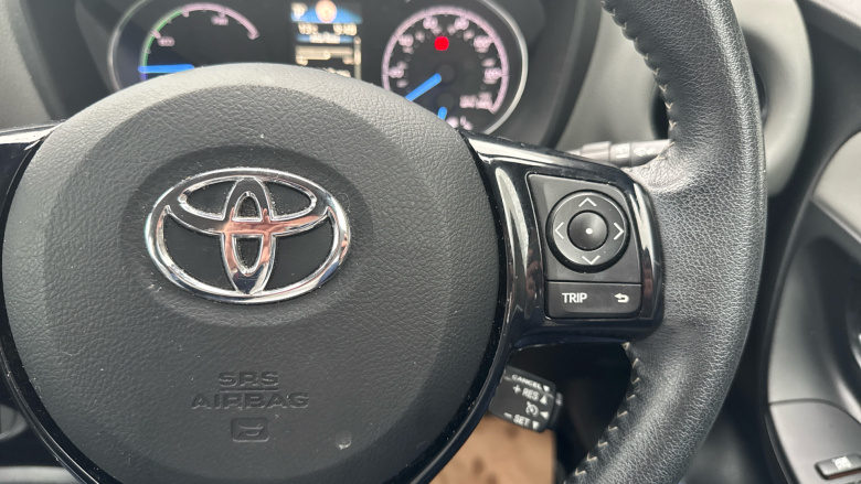 Toyota Yaris 1.5 Hybrid Icon Tech 5dr CVT Hybrid Hatchback